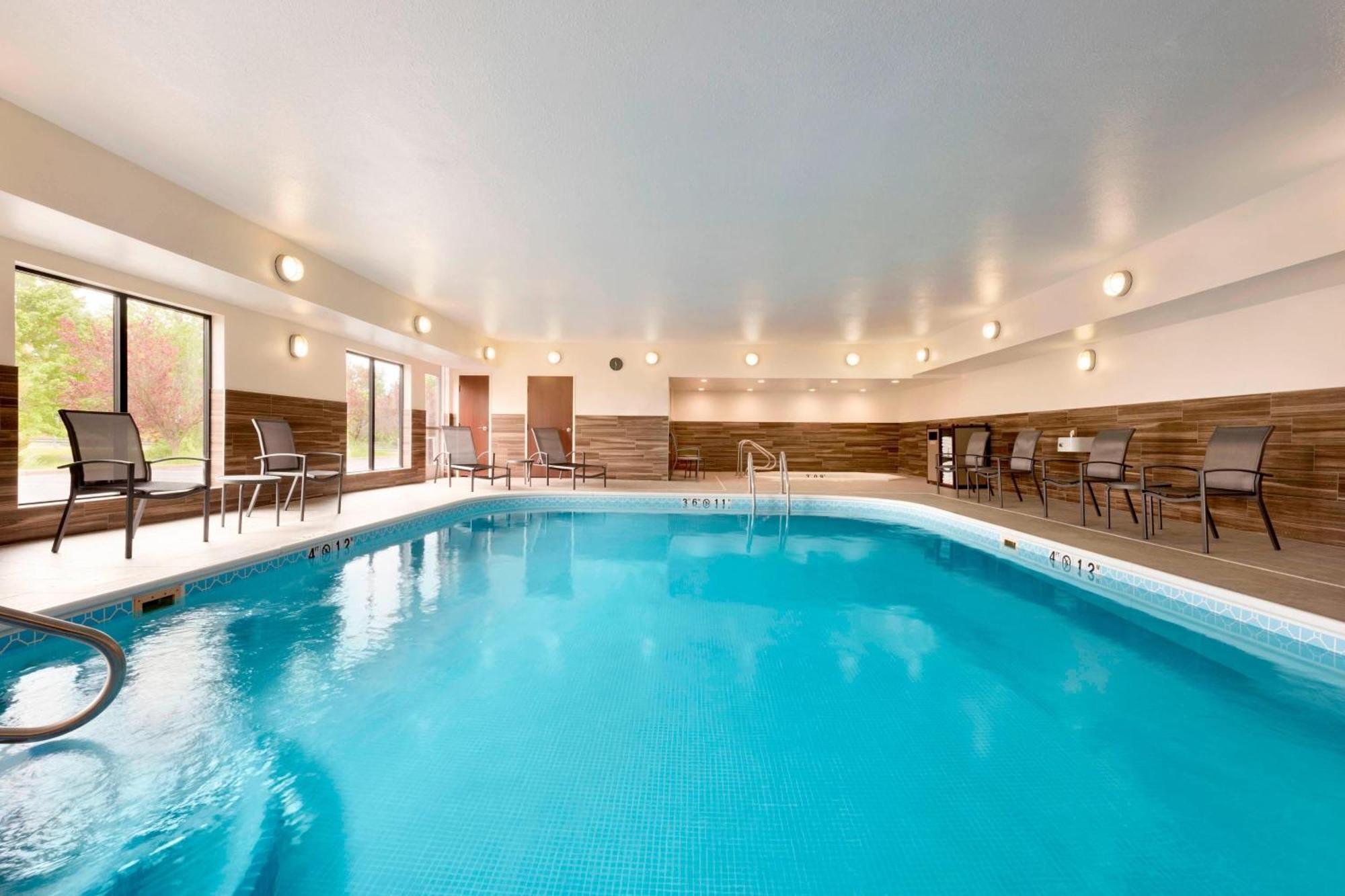 Fairfield Inn & Suites Hartford Манчестер Екстер'єр фото