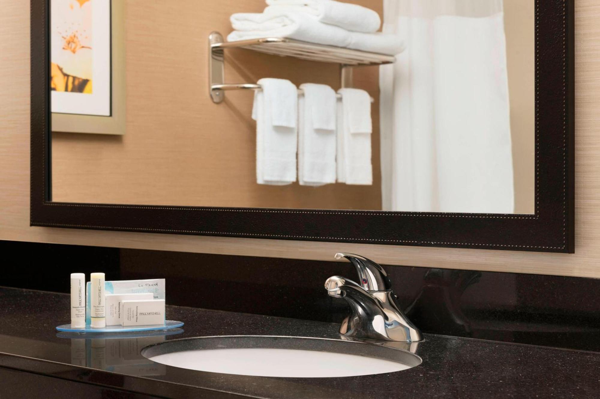 Fairfield Inn & Suites Hartford Манчестер Екстер'єр фото